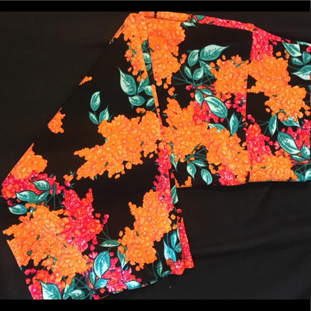 NWOT LuLaRoe Cassie Pencil Skirt